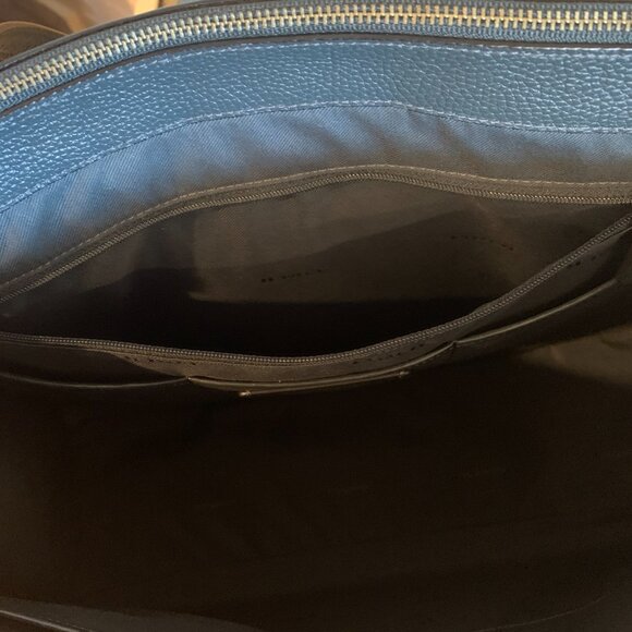 COACH Turnlock Charlie Carryall - Picture 9 of 10